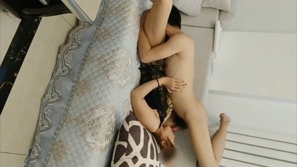 母子乱伦 禁忌沙发后入
