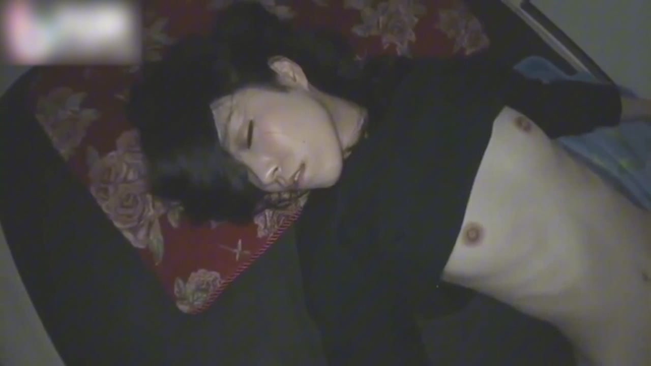 迷奸超高颜值模特姐姐翘嫩美乳无套爆插内射!