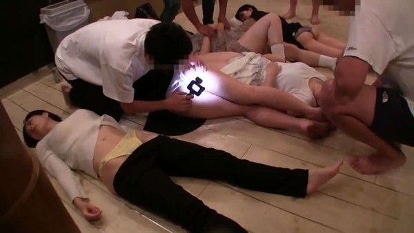 下药迷奸.一群美女找个最漂亮的操