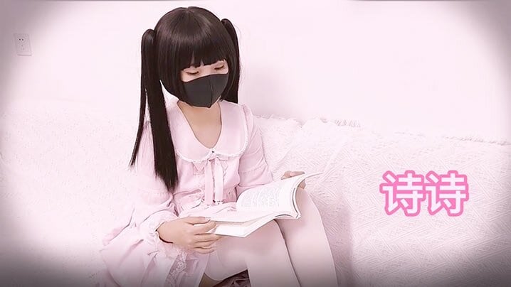 URR-037 粉色情人禽兽哥哥让萝莉妹妹吃下自己的精液