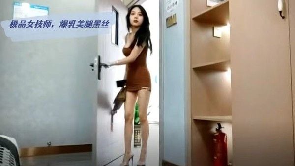 【会所探花】难得极品女技师，爆乳美腿黑丝，舔背乳推服务周到，扛起大长腿猛怼